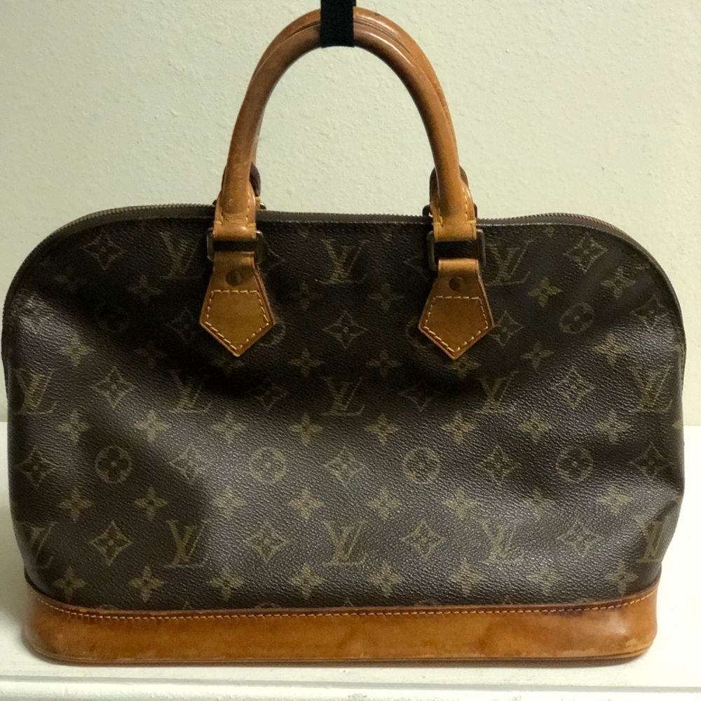 Louis Vuitton monogram alma hand bag